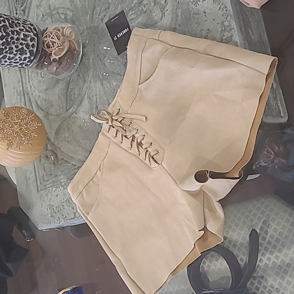 Sale!! FOREVER 21 Faux suede cappucino high rise shorts Large new - Picture 2 of 5